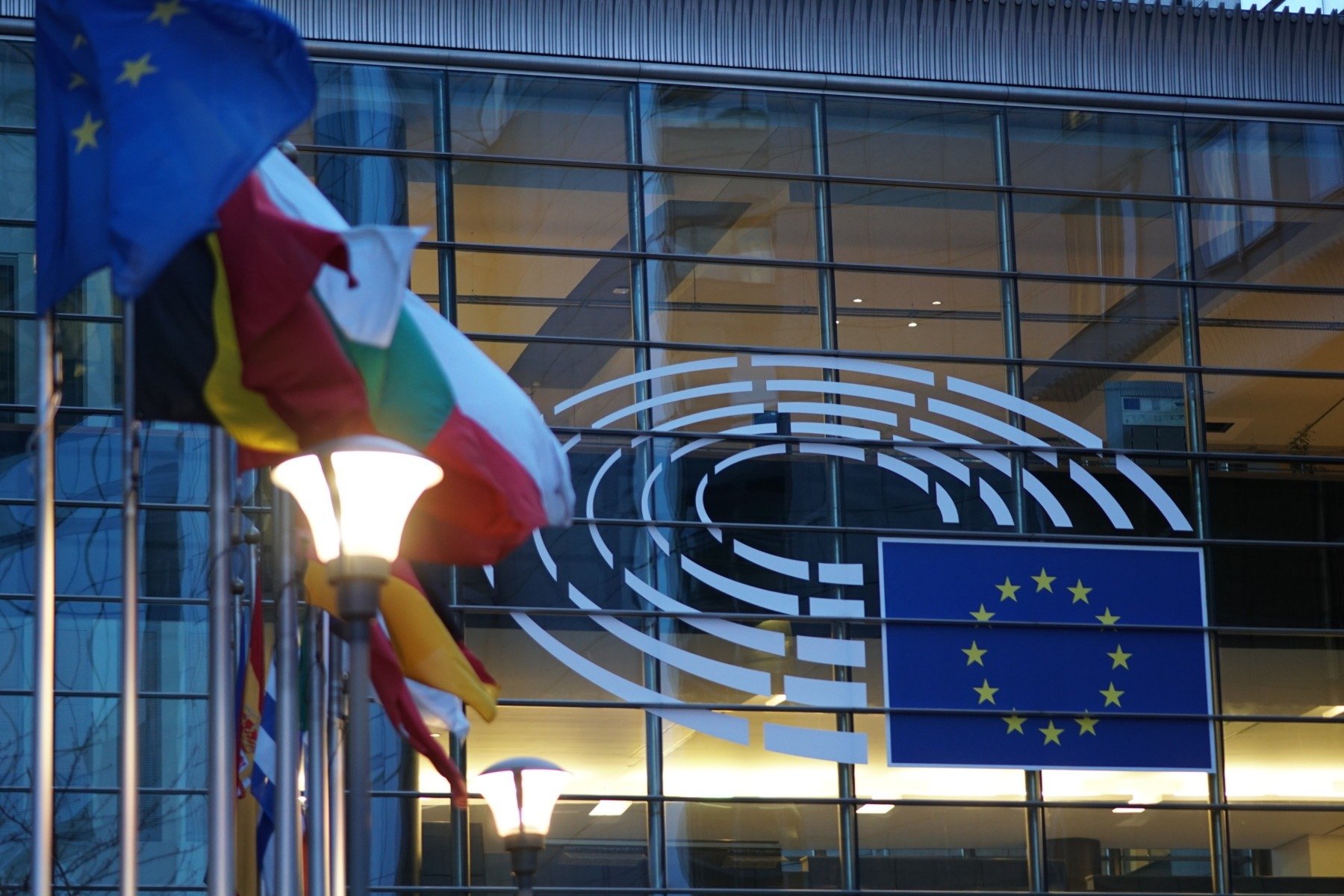 UE se pregătește pentru posibile perturbări ale aprovizionării cu petrol, pe fondul tensiunilor din Orientul Mijlociu Bruxellesul, 15 august 2023 – Comisia Europeană a emis un avertisment către statele membre ale Uniunii Europene, solicitându-le să se pregătească pentru eventuale dificultăți în aprovizionarea cu petrol și produse petroliere rafinate