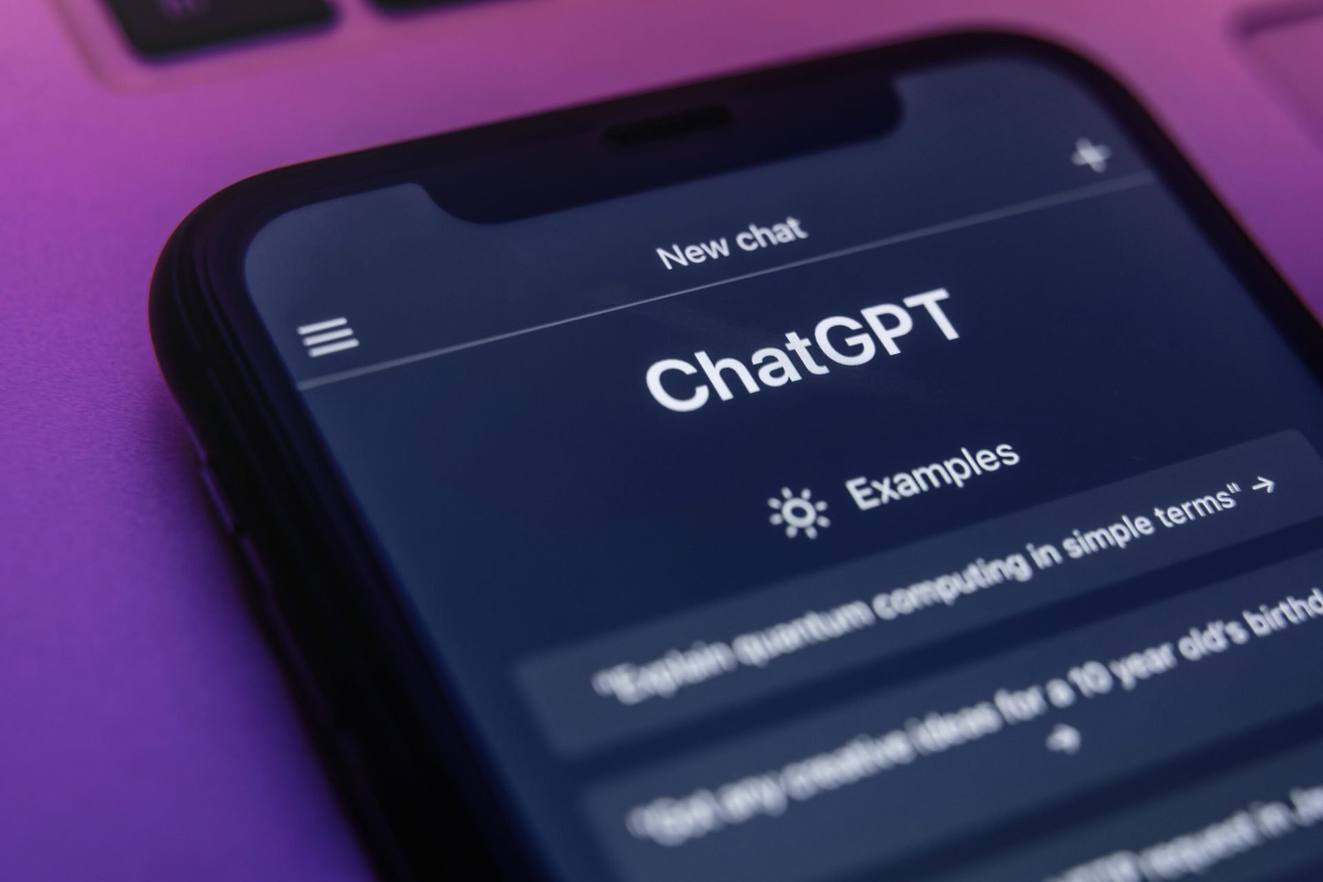 Inteligența artificială, mai mult lingușitoare decât utilă: studiul care trage semnale de alarmă Noi cercetări arată că chatbot-urile cu inteligență artificială (AI) sunt înclinate să flateze și să valideze excesiv utilizatorii umani, oferind adesea sfaturi proaste care pot deteriora relațiile și încuraja comportamente dăunătoare