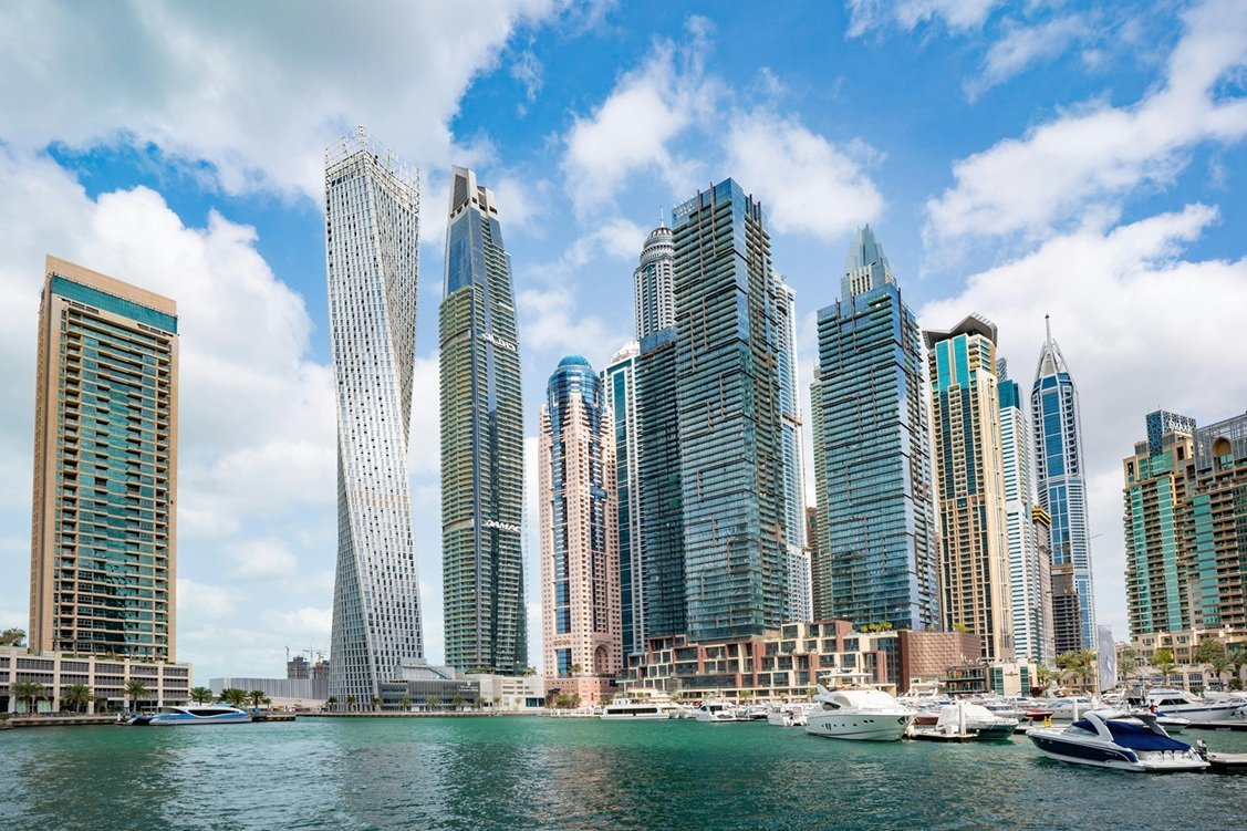 Panică în Dubai: Turiștii ruși, blocați pe fondul tensiunilor din Orientul Mijlociu Dubai, un important hub turistic și de tranzit, se confruntă cu o situație de criză, după ce spațiul aerian al mai multor țări din Orientul Mijlociu a fost închis