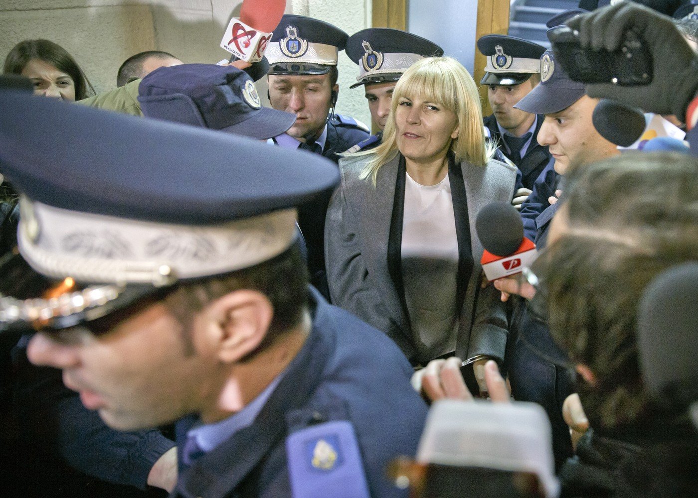 Elena Udrea: ”Eva aproape că a făcut pușcărie odată cu mine” Fostul ministru Elena Udrea a vorbit despre perioada dificilă petrecută în închisoare, dar și despre relația specială pe care a avut-o cu fiica sa, Eva