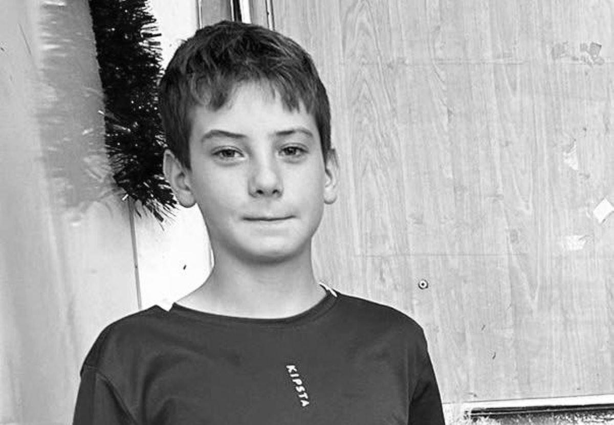 Elev de clasa a VIII-a, răpus de un stop cardio-respirator în timpul orei de sport Un elev de clasa a VIII-a de la Școala Gimnazială „Mihai Eminescu” din Ipotești a murit marți, 3 martie, în timpul orei de educație fizică