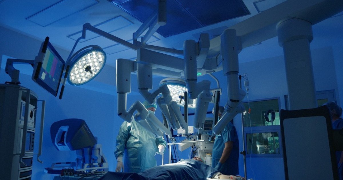 Operație rară în România: dublă protezare de șold cu ajutorul robotului O pacientă în vârstă de 61 de ani a beneficiat de o intervenție chirurgicală complexă și rară la Spitalul Foișor din București: dublă protezare de șold, realizată cu ajutorul unui robot chirurgical