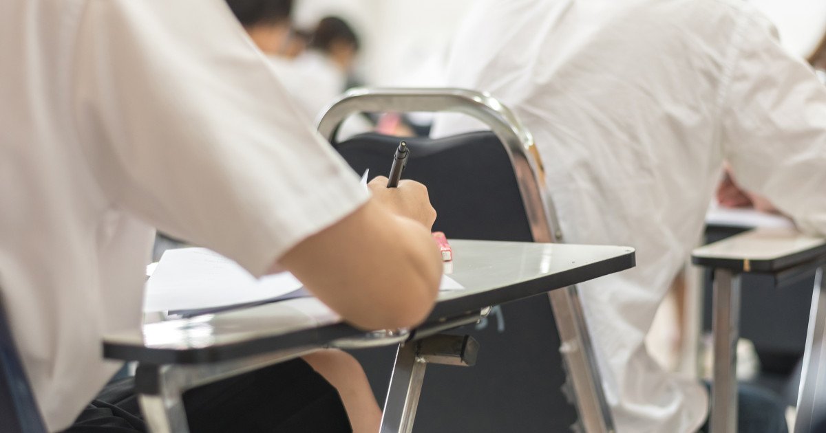 Simulare Bacalaureat 2026: Elevii au susținut proba la alegere, rezultatele finale vin pe 16 aprilie Elevii de liceu din clasele a XII-a și a XIII-a au susținut miercuri, 25 martie, proba la alegere a profilului și specializării în cadrul simulării examenului de Bacalaureat 2026