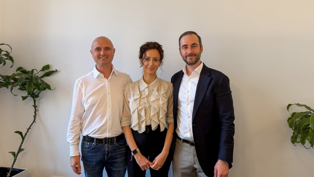 Poșta Austriacă intră pe piața de e-commerce din sud-estul Europei: Achiziționează euShipments.com Poșta Austriacă a finalizat achiziția a 70% din compania euShipments.com, un important furnizor de servicii logistice pentru comerțul electronic în Europa de Sud-Est, tranzacție anunțată anul trecut