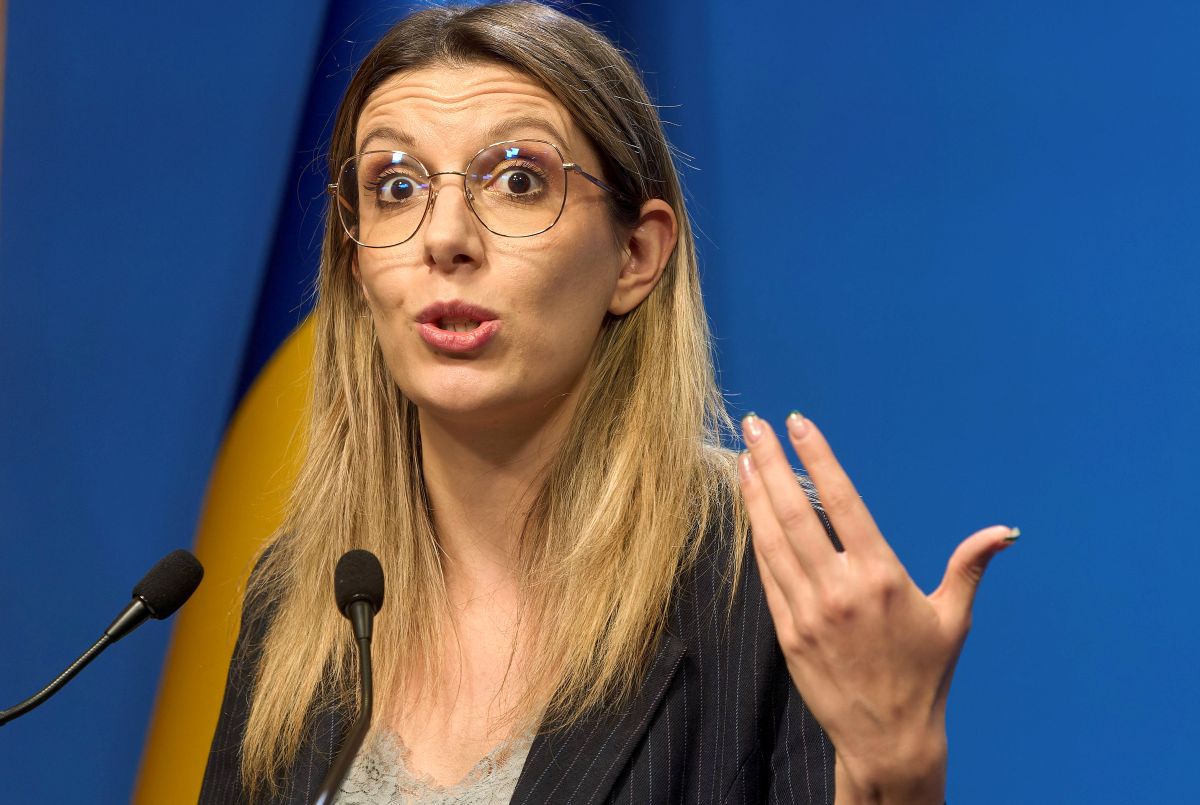 Prunea își cere scuze pentru afirmațiile despre ministrul Buzoianu Florin Prunea, fostul internațional român, a prezentat scuze publice după ce a afirmat că Diana Buzoianu, actualul ministru al Mediului, ar fi fost implicată în activități de videochat înainte de a intra în politică