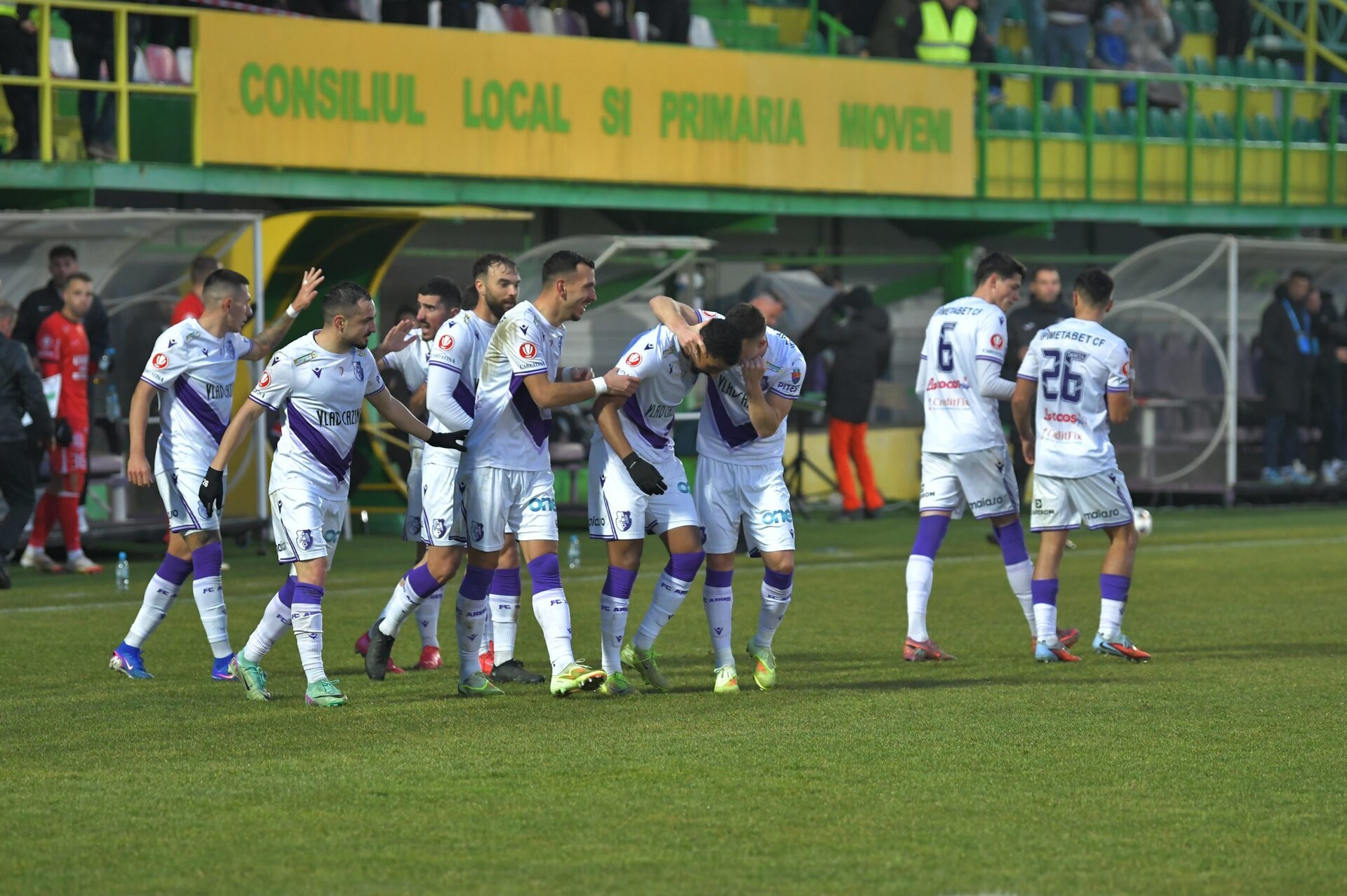 U Cluj merge în semifinale, după un meci spectaculos cu Hermannstadt Universitatea Cluj a reușit să se califice în semifinalele Cupei României Betano, după un meci dramatic împotriva celor de la FC Hermannstadt