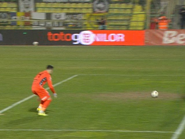 U Cluj, victorie cu noroc la Mioveni: un autogol o propulsează pe primul loc Mioveni, 21 martie 2026 – U Cluj a învins FC Argeș cu 1-0 în deplasare, într-un meci tensionat, disputat în cadrul etapei a doua din play-off-ul SuperLigii României