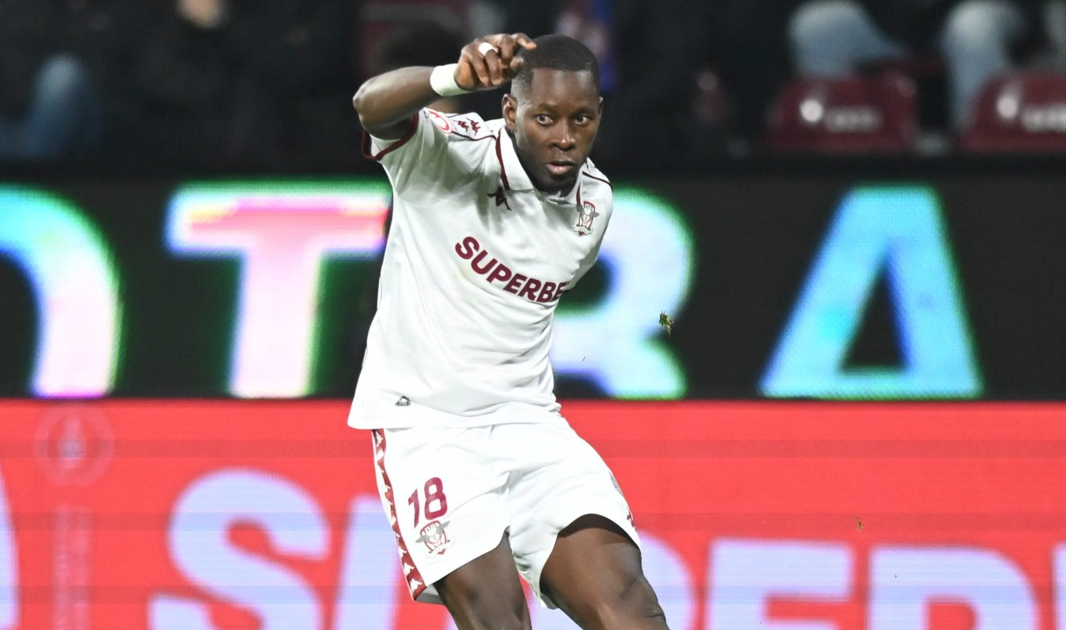 Fotbalistul Rapidului Kader Keita, implicat într-un accident rutier și ulterior reținut de poliție Mijlocașul Rapidului, Kader Keita, este cercetat de poliție după ce a fost implicat într-un accident rutier în urma căruia o femeie a ajuns la spital