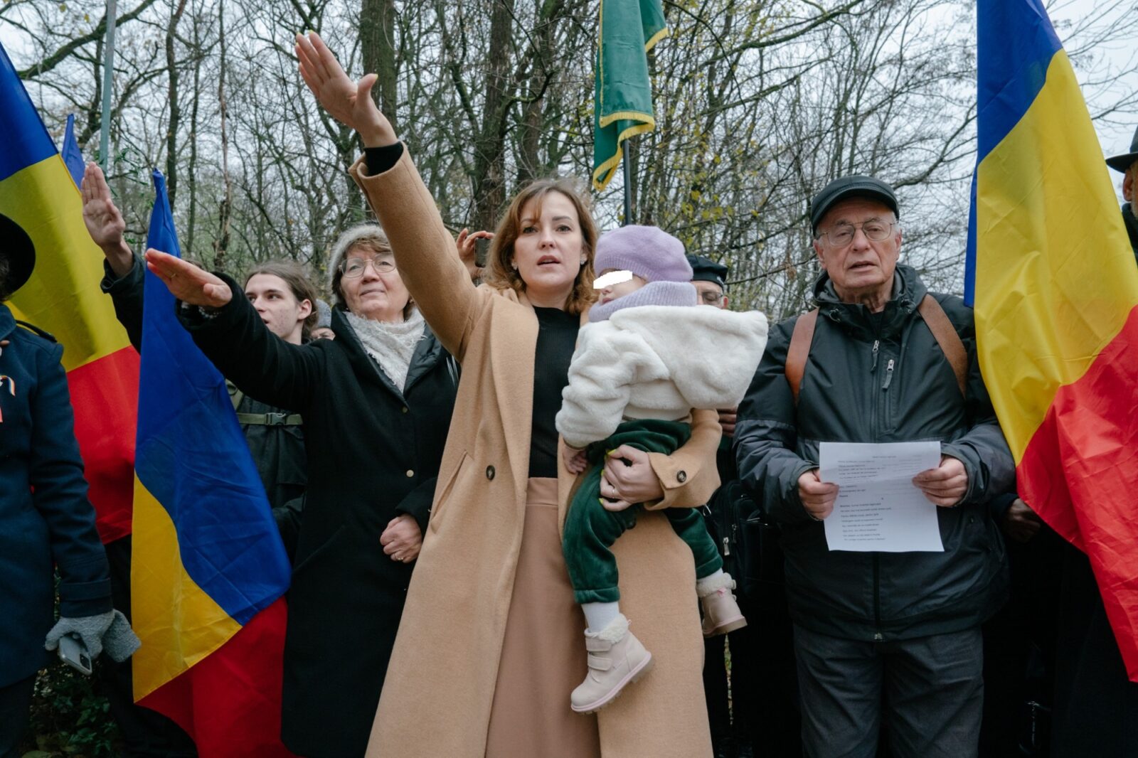 Inițiativă legislativă controversată: Parlamentari cer abrogarea legilor care interzic simbolurile fasciste și negarea Holocaustului Un grup format din parlamentari AUR, SOS, POT și neafiliați au inițiat o propunere legislativă care vizează abrogarea actelor normative ce interzic organizațiile și simbolurile cu caracter fascist, legionar, rasist sau xenofob