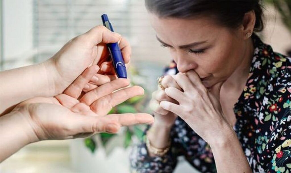 Medicii avertizează diabeticii: Renunțați urgent la acest suc!