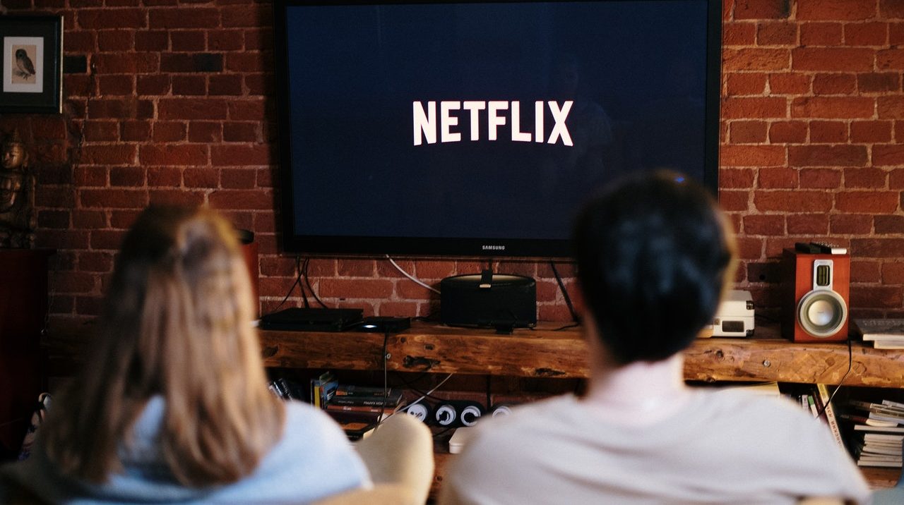 Un nou serial Netflix se apleacă asupra lui Alexandru cel Mare, sub bagheta creatorului „Heated Rivalry” Netflix a dat undă verde pentru „Alexander”, un serial dramatic care va explora viața lui Alexandru cel Mare și a filosofului Aristotel