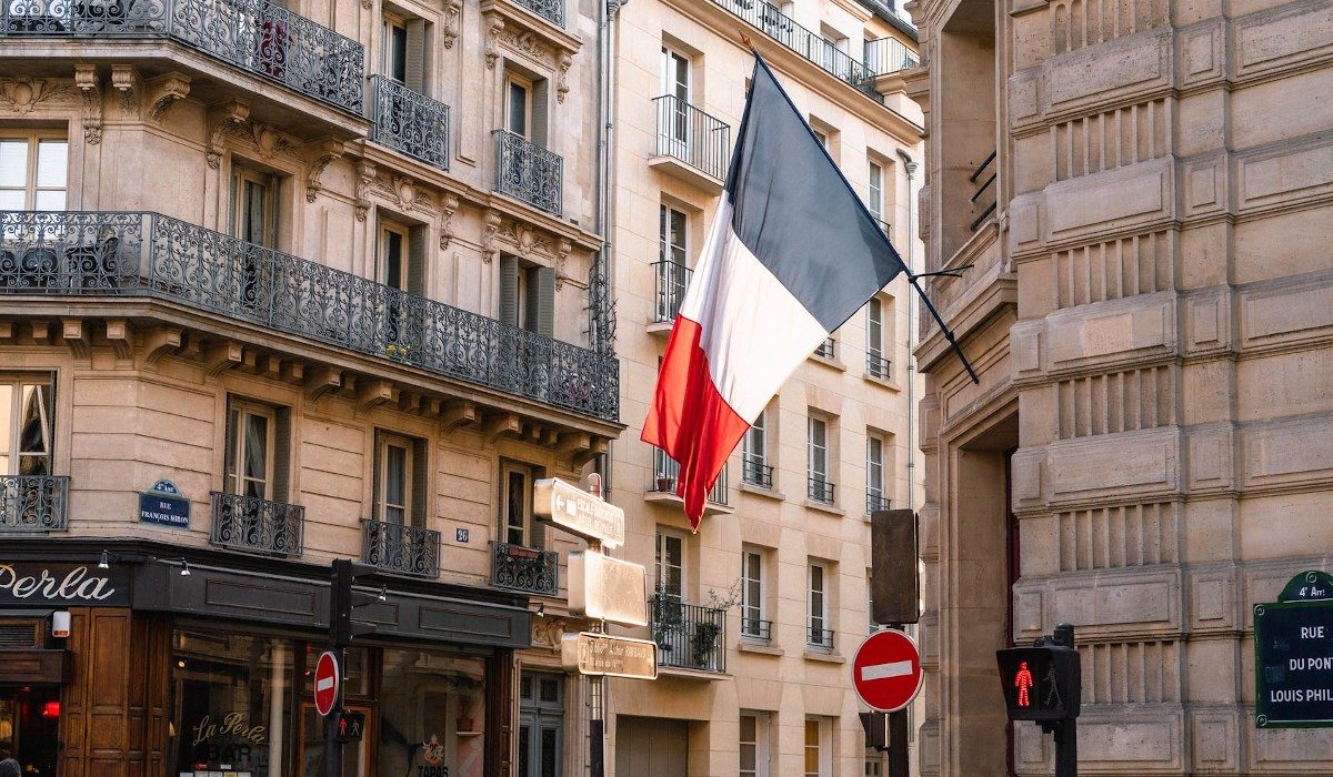 Franța exclude reducerile de taxe pentru a combate prețurile la energie Guvernul francez a anunțat joi că nu va reduce taxele pentru a atenua creșterea prețurilor la energie, invocând deficitul public ridicat