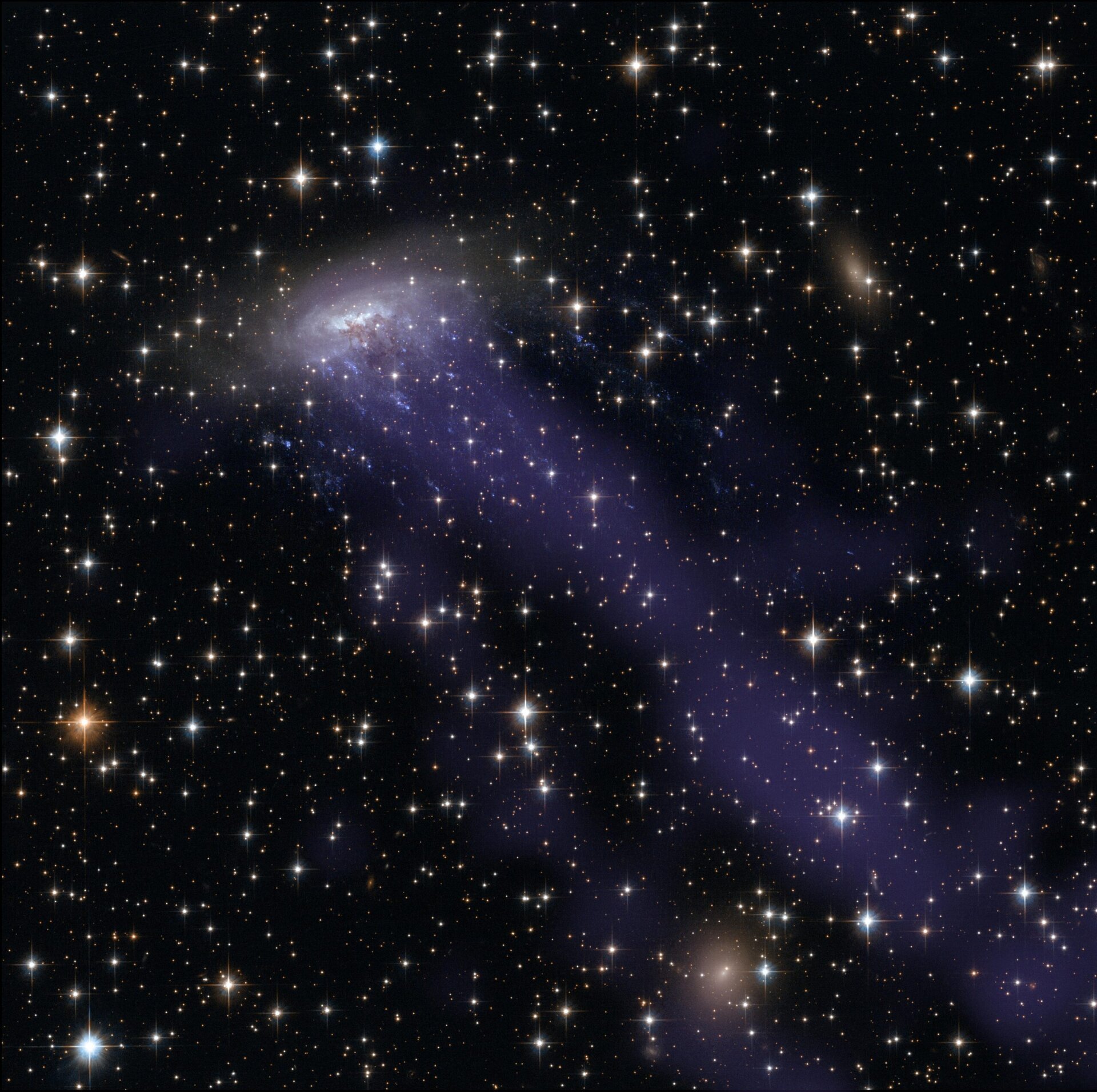 O galaxie „meduză” surprinsă de telescopul James Webb la 8,5 miliarde de ani-lumină O echipă de cercetători de la Universitatea din Waterloo, Canada, a descoperit cea mai îndepărtată galaxie de tip „meduză” observată până acum