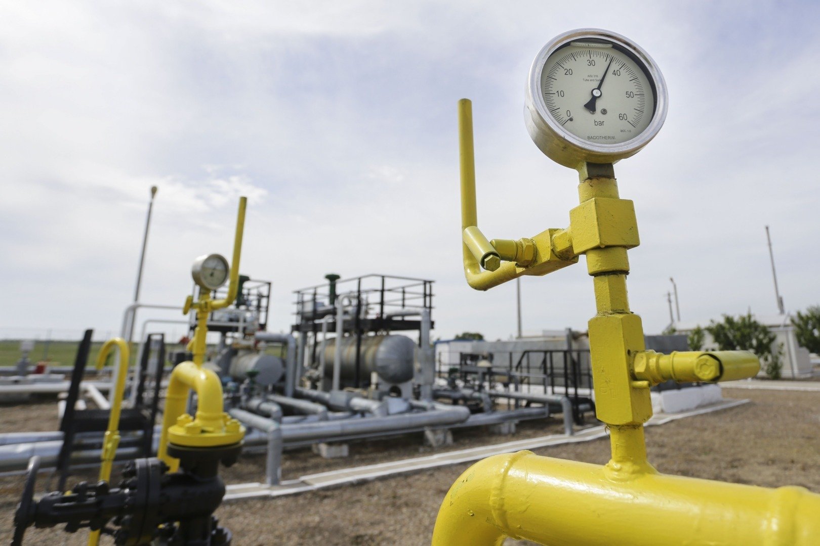 Comisia Europeană aprobă ajutor de stat pentru stocarea energiei electrice în România Comisia Europeană a dat undă verde unei scheme de ajutor de stat notificată de România, în valoare de 150 de milioane de euro (aproximativ 764 de milioane de lei), destinată sprijinirii stocării energiei electrice
