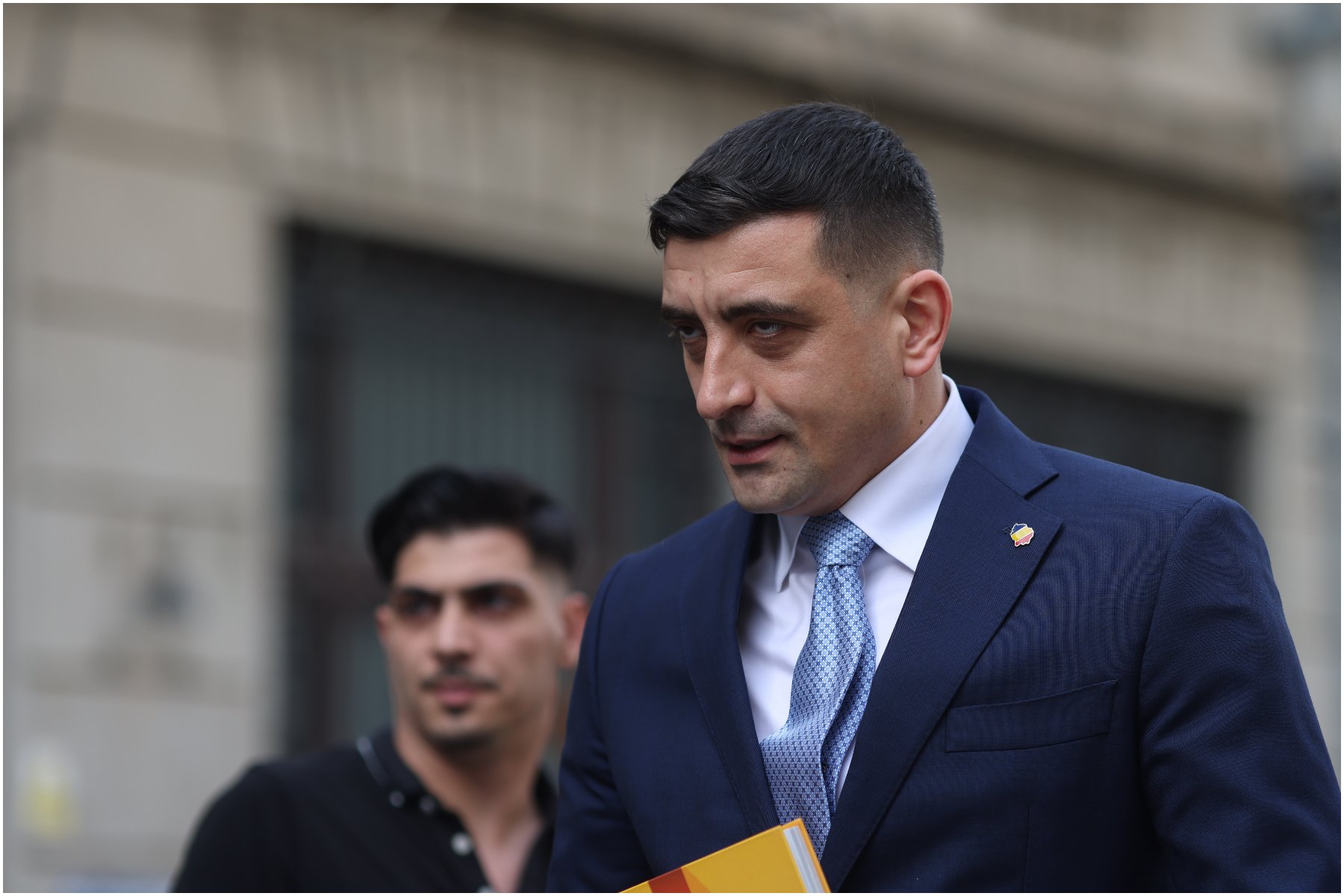 George Simion, pe primul loc în topul încrederii în politicieni, dar AUR pierde teren Liderul Alianței pentru Unirea Românilor (AUR), George Simion, se bucură de cea mai mare încredere din partea românilor, conform unui sondaj realizat de INSCOP