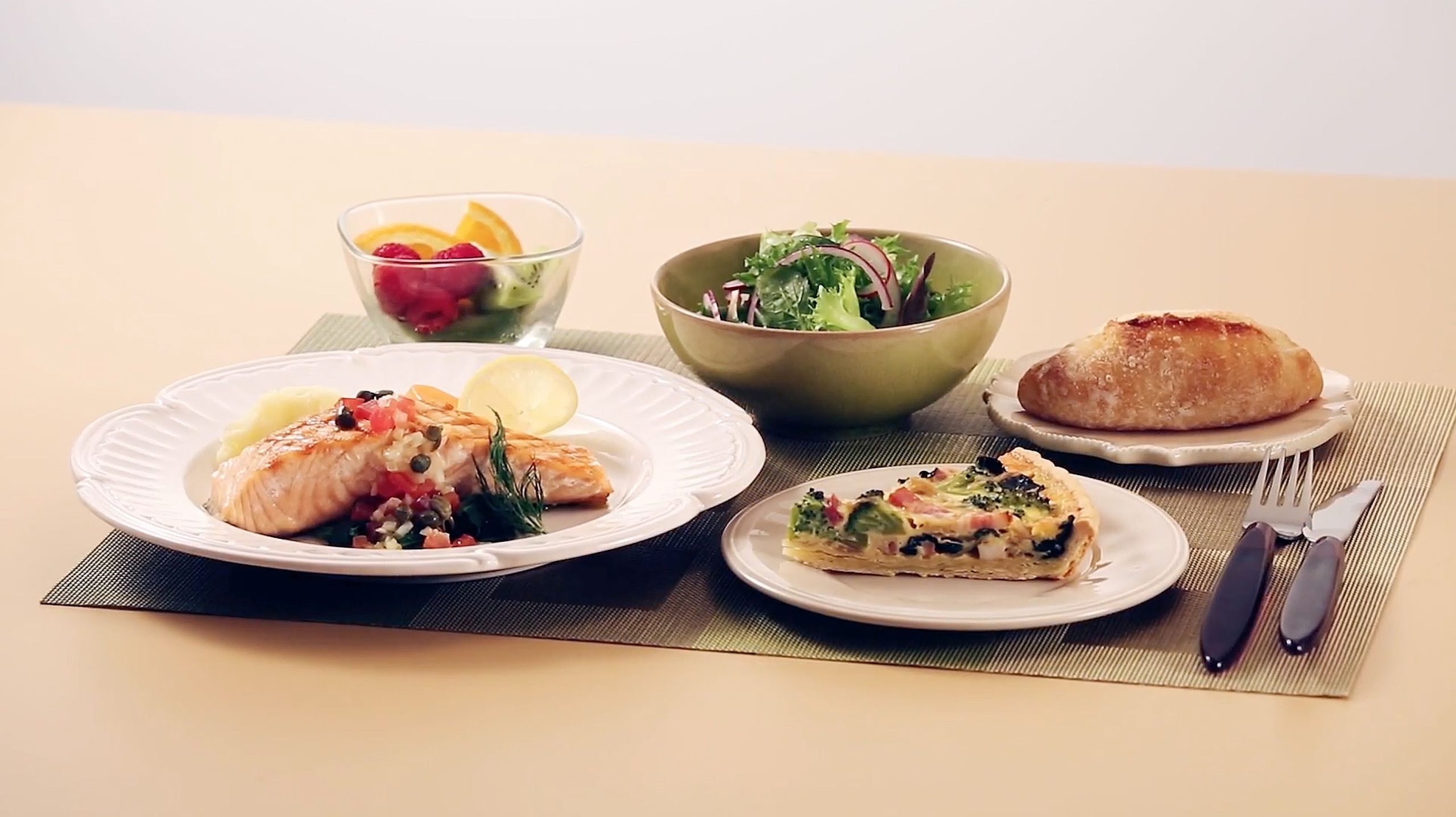 Piața de „ready-meals” din România, în creștere accelerată Piața de mâncare gata preparată din România, cunoscută sub denumirea de „ready-meals”, a înregistrat o creștere semnificativă în ultima perioadă