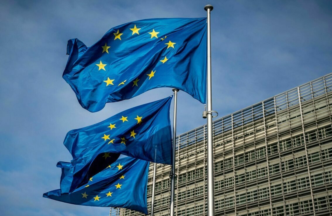 Comisia Europeană ia măsuri pentru asigurarea respectării legislației UE Comisia Europeană a anunțat recent o serie de acțiuni menite să asigure respectarea legislației Uniunii Europene de către statele membre