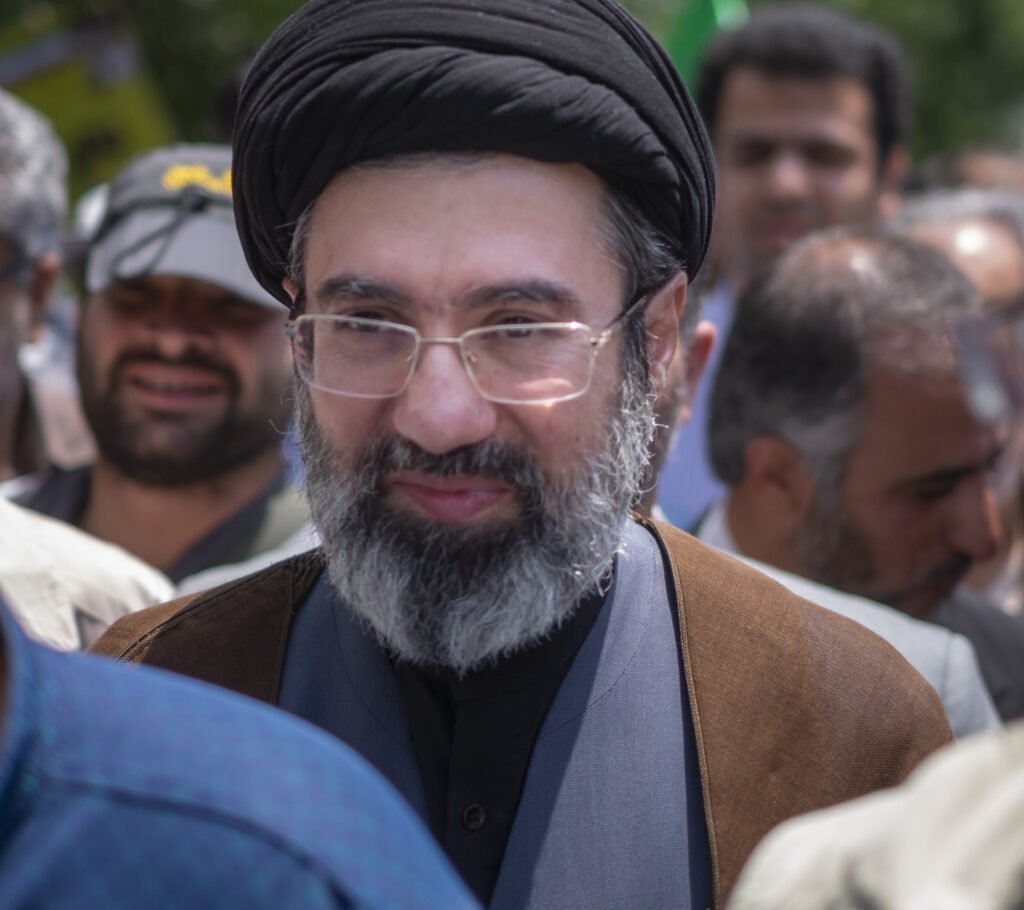 Fiul fostului lider suprem iranian, Mojtaba Khamenei, este în viață și implicat în gestionarea problemelor țării, conform agenției Mehr Mojtaba Khamenei, fiul fostului lider suprem iranian Ali Khamenei, este în viață și pare să fie implicat în gestionarea unor aspecte importante ale statului iranian