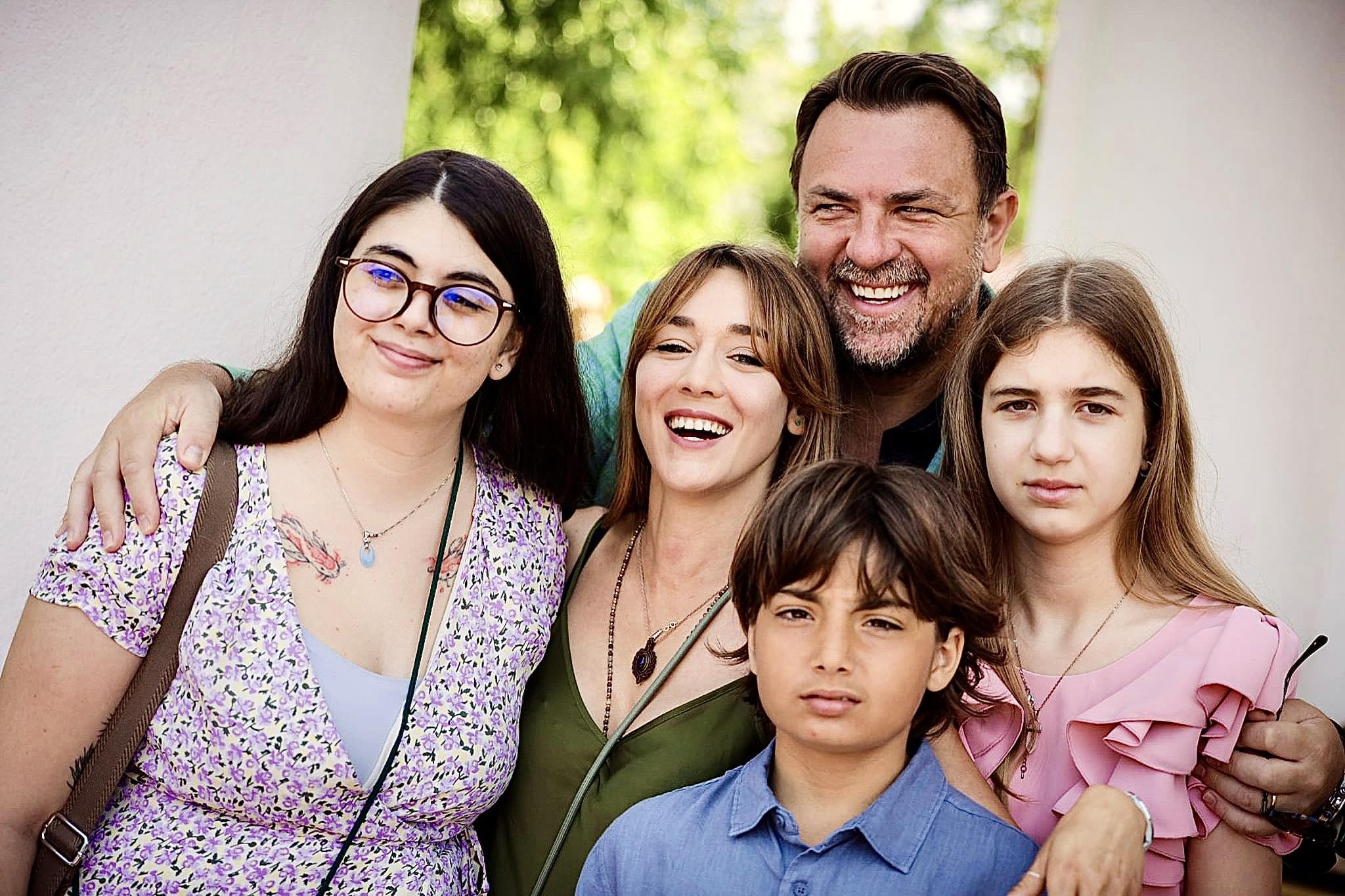 Horia Brenciu, blocat în Kuala Lumpur din cauza problemelor de zbor; artistul se întoarce în țară pentru concerte Cântărețul Horia Brenciu se confruntă cu dificultăți neașteptate din cauza anulărilor de zboruri din zona de conflict