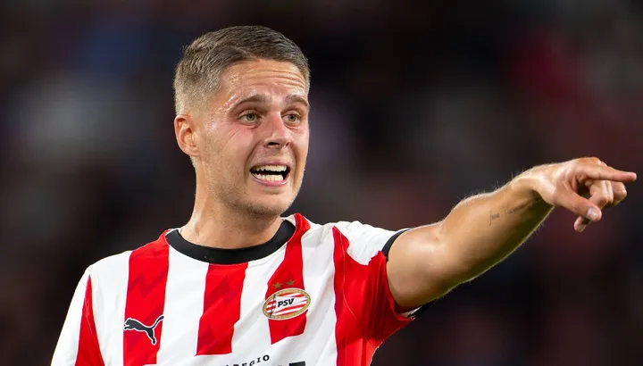 PSV Eindhoven și AZ Alkmaar, duel cu miză mare în Eredivisie Echipa PSV Eindhoven, lider incontestabil în Eredivisie, va primi vizita celor de la AZ Alkmaar sâmbătă seara pe Philips Stadion