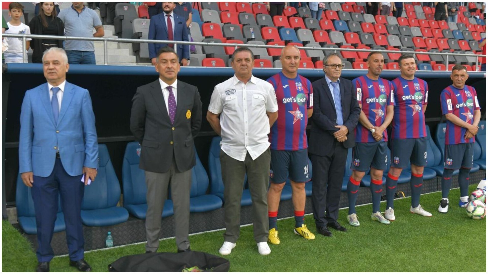 Marius Lăcătuș, nemulțumit de sistemul pensiilor de merit pentru foștii sportivi Fostul mare fotbalist Marius Lăcătuș a exprimat critici vehemente la adresa modului în care statul român acordă pensiile de merit sportivilor de performanță