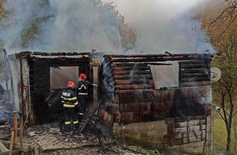 Incendiu devastator într-o comună din Vaslui: un bărbat a murit, soția sa a suferit un atac de panică Un incendiu puternic a izbucnit luni într-o locuință din localitatea Găvanu, comuna Bogdana, județul Vaslui, soldându-se cu decesul unui bărbat