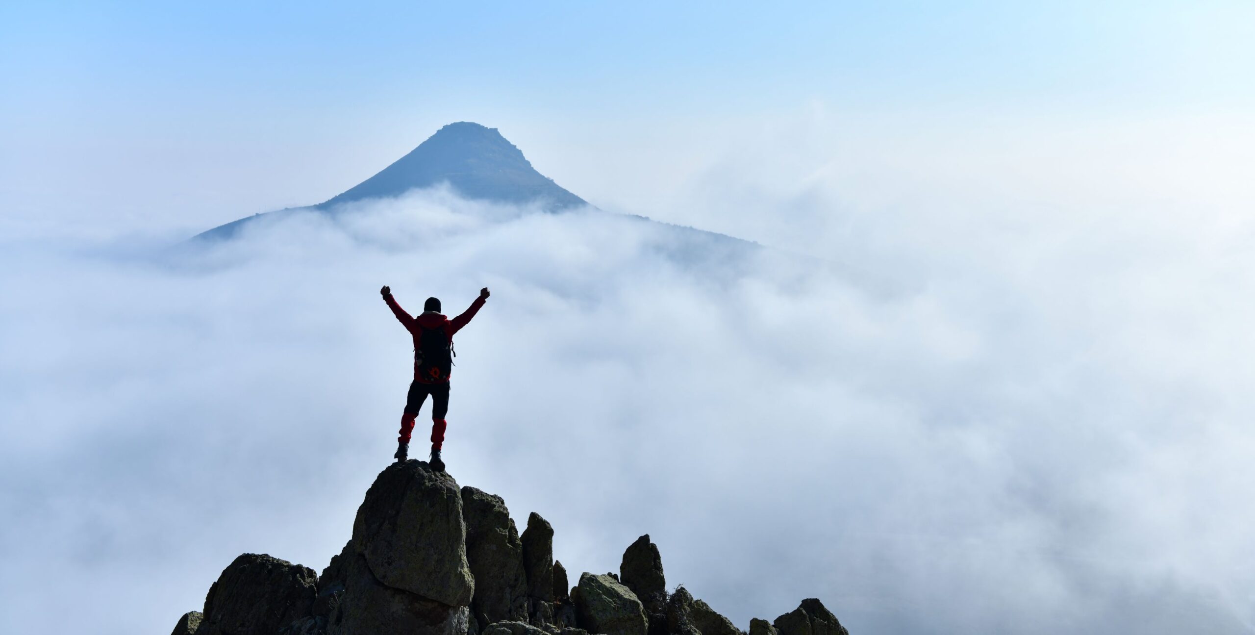 Ce este, de fapt, încrederea în sine? Neuroștiința contrazice mitul gândirii pozitive Încrederea în sine, adesea considerată o trăsătură înnăscută sau rezultatul optimismului, este, de fapt, un proces biologic complex, arată cercetările recente