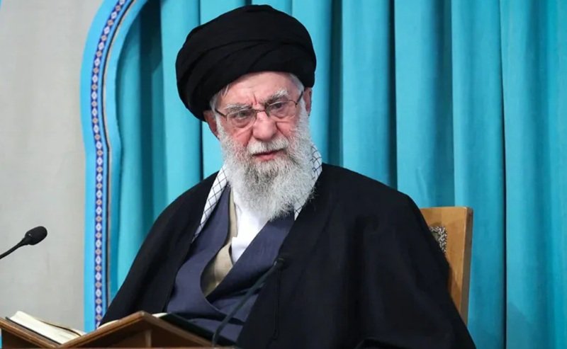 Şoc în Orientul Mijlociu: Liderul Suprem al Iranului, Ali Khamenei, ucis în atacuri militare Teheran, Iran – Într-o turnură dramatică de evenimente, ayatollahul Ali Khamenei, liderul suprem al Iranului, a fost ucis în urma unor atacuri militare concertate atribuite Statelor Unite și Israelului