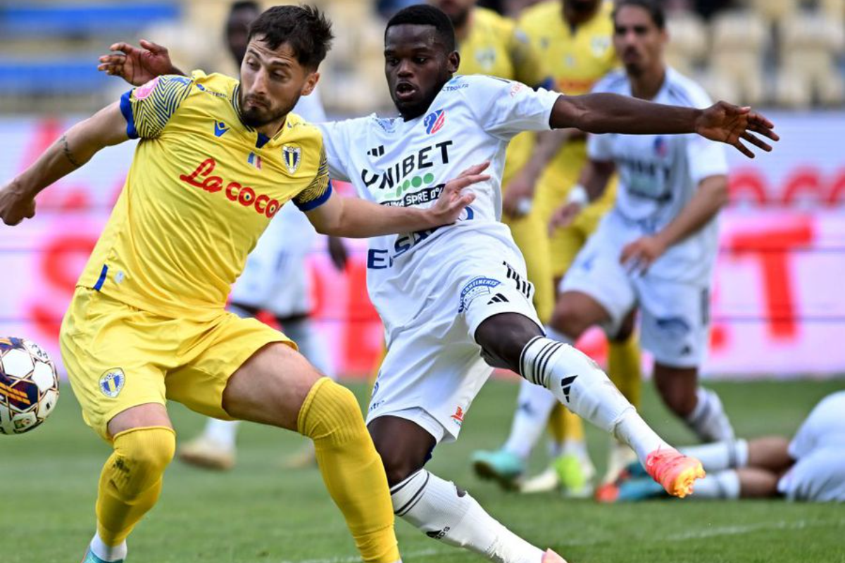 Botoșani – Petrolul, meci crucial în lupta pentru evitarea retrogradării FC Botoșani și Petrolul Ploiești se înfruntă sâmbătă, de la ora 17:00, într-un meci crucial pentru ambele echipe