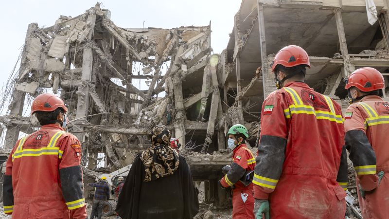 Mina americană anti-tanc, descoperită în Iran: Tensiuni în creștere în Orientul Mijlociu Imagini publicate de presa de stat iraniană sugerează prezența minelor anti-tanc de origine americană într-o zonă rezidențială din apropierea orașului Shiraz, în sudul Iranului