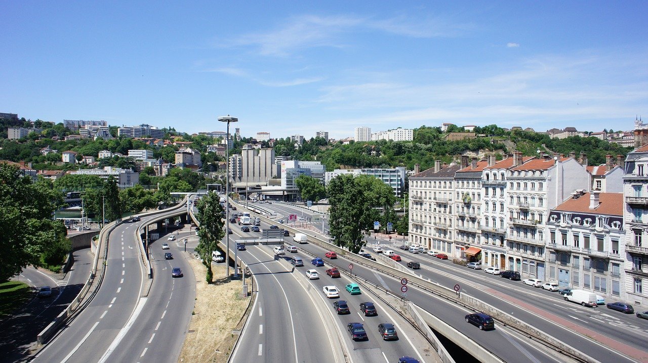 Un milion de mașini ilegale înregistrate în Franța: Un dezastru de proporții Un scandal de fraudă de proporții a zguduit Franța, cu peste un milion de autovehicule înregistrate ilegal, arată un raport al Curții de Conturi