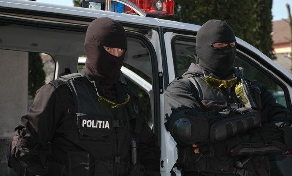 Descinderi spectaculoase în Timișoara: Clanul Cîrpaci, vizat într-un caz de trafic de organe O amplă operațiune a poliției și a procurorilor DIICOT a avut loc joi în Timișoara, vizând domiciliile membrilor clanului Cîrpaci