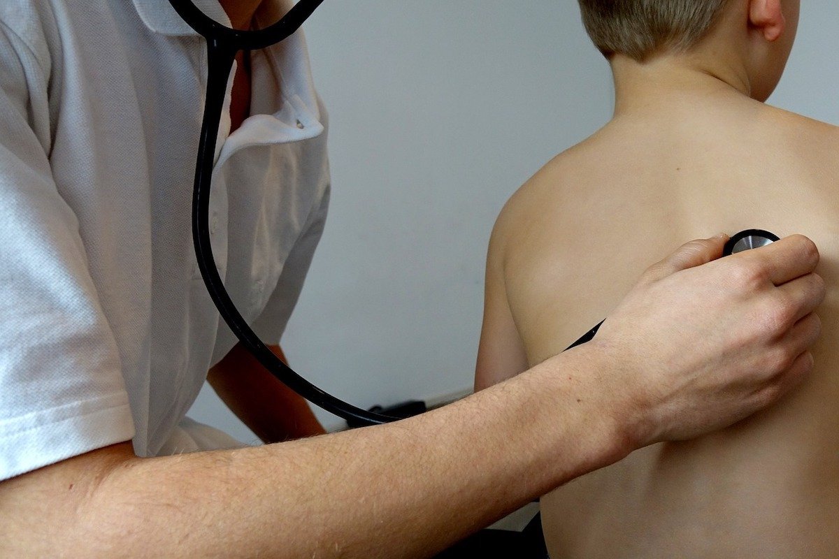 Creștere alarmantă a pneumoniilor la copii în Timișoara