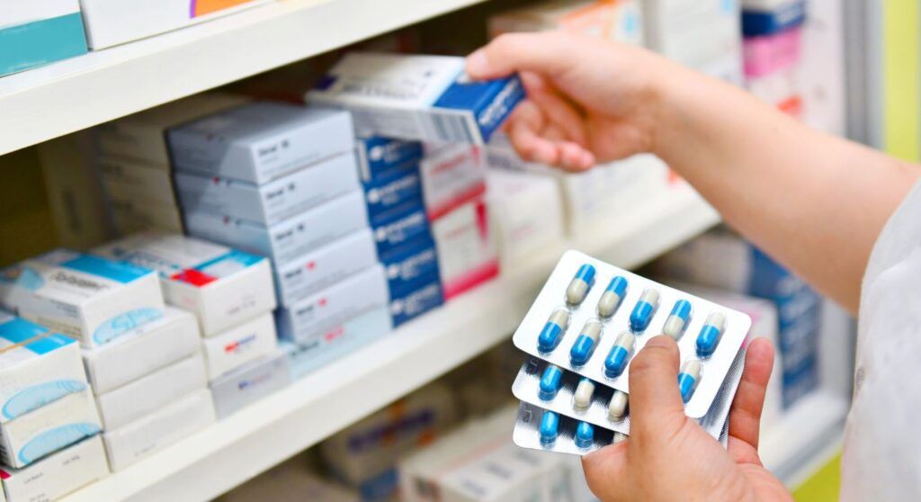 Guvernul extinde lista medicamentelor compensate și gratuite Guvernul a aprobat joi actualizarea listei de medicamente compensate și gratuite, o măsură ce va aduce beneficii semnificative pentru pacienții din România