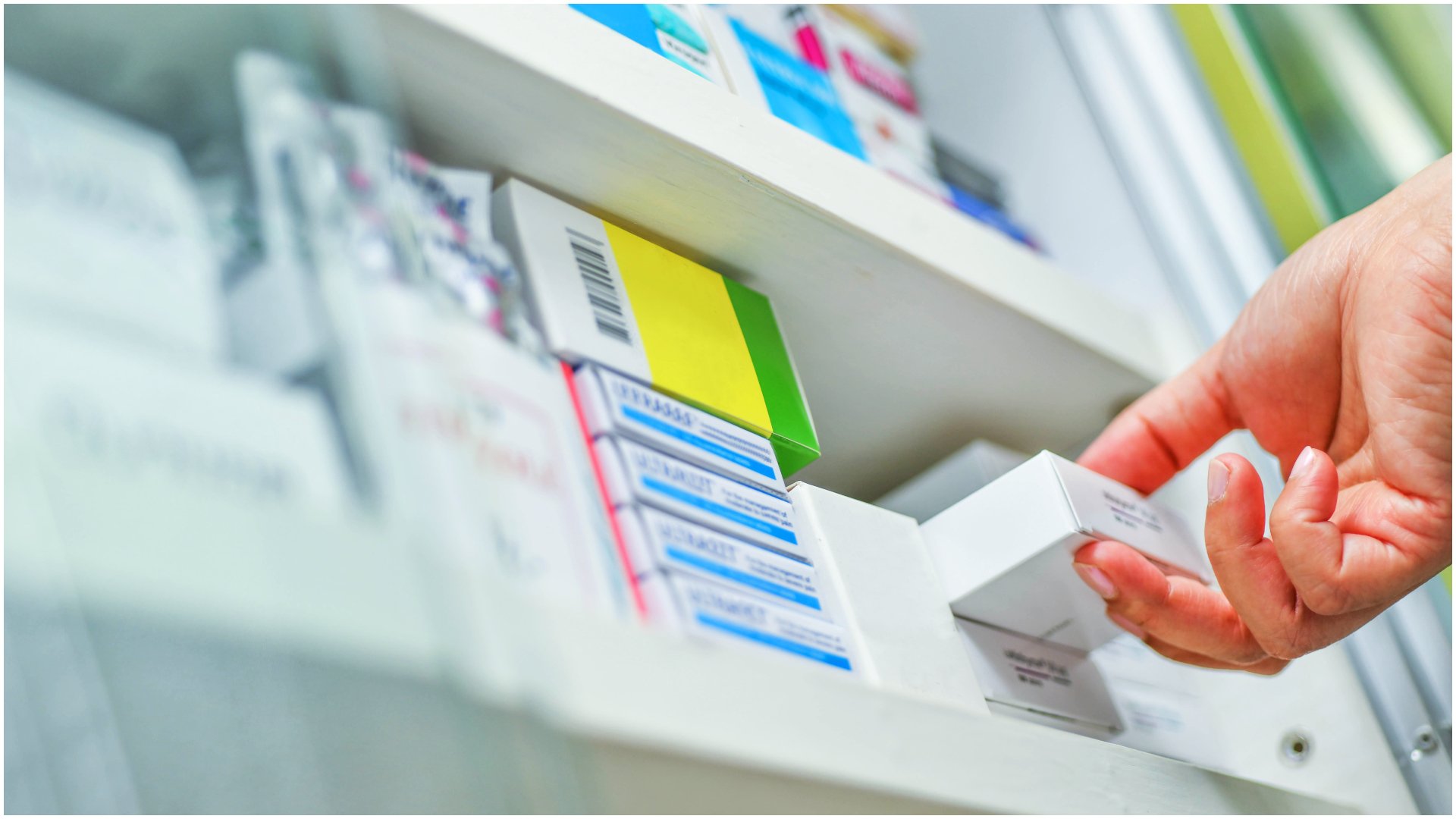 Guvernul extinde lista medicamentelor gratuite și compensate: 33 de tratamente noi și indicații terapeutice extinse Guvernul a actualizat lista medicamentelor gratuite și compensate, aducând vești bune pentru pacienți