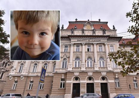Medicii achitați definitiv în dosarul morții unui copil de doi ani, după un proces care a durat șapte ani Curtea de Apel Oradea a pronunțat vineri, 6 martie, o decizie definitivă în dosarul morții lui Tudor, un băiețel de doi ani, survenită în martie 2018