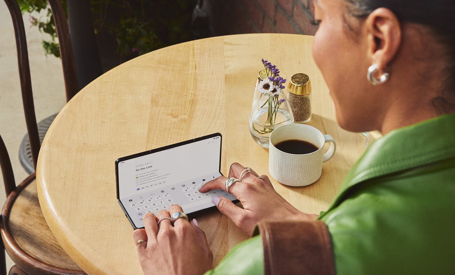 Lenovo testează un smartphone cu ecran generos de 7,5 inci