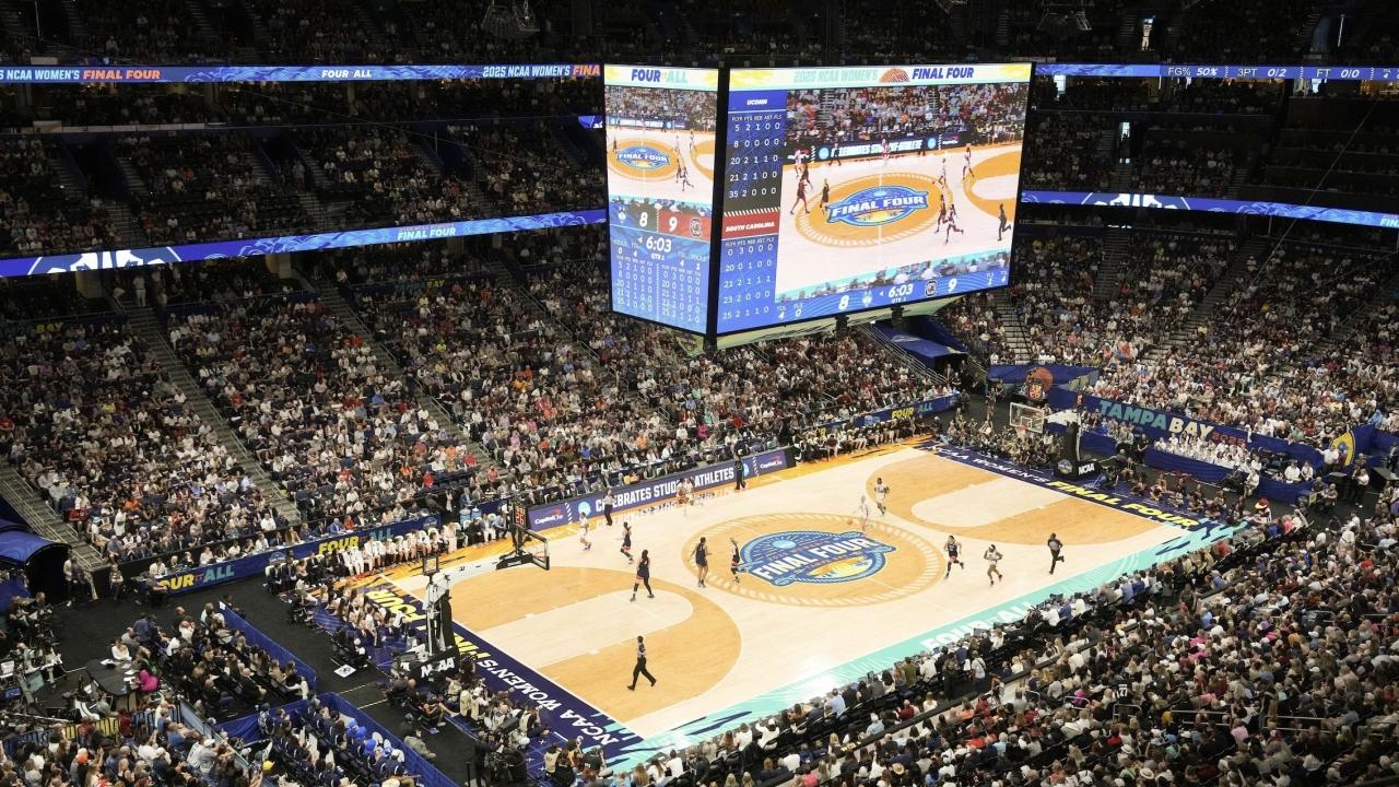 „March Madness” Feminin: Programul turneului NCAA din 2026 Bucurie pentru fanii baschetului universitar feminin din Statele Unite! Turneul NCAA din 2026 și-a anunțat programul, cu meciurile începând din 18 martie, data de start fiind stabilită miercuri