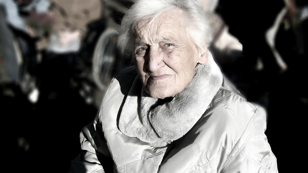 Roboți sociali: Spania testează soluții tehnologice pentru îngrijirea vârstnicilor Spania se confruntă cu o provocare demografică majoră: îmbătrânirea accelerată a populației și deficitul de personal în domeniul îngrijirii