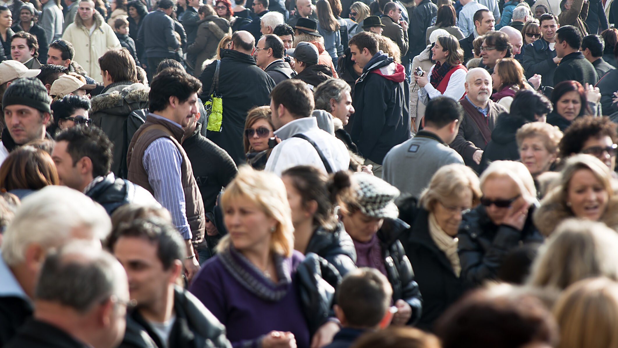 Românii repatriați din Orientul Mijlociu acuză faptul că au plătit singuri biletele de avion Un val de nemulțumiri a izbucnit în rândul românilor repatriați din Orientul Mijlociu, după ce aceștia au reclamat că au fost nevoiți să suporte costurile propriilor zboruri de întoarcere în țară