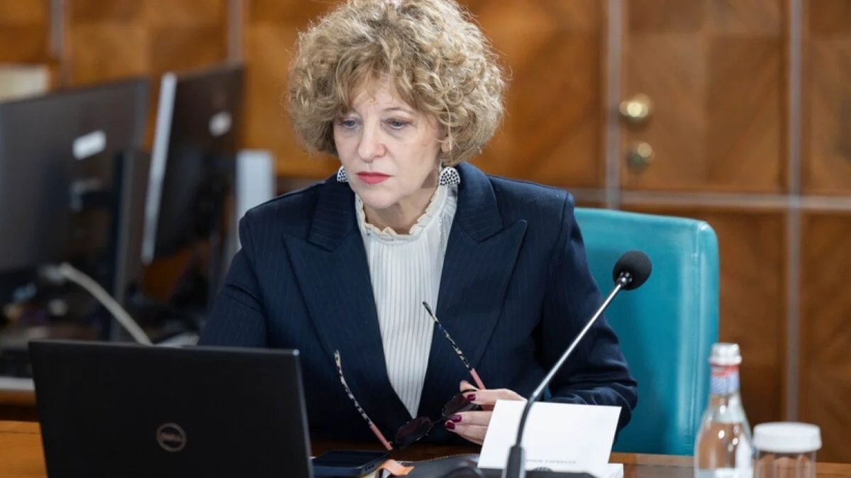 Guvernul lansează un program vast de digitalizare a administrației Guvernul României a demarat un amplu proces de digitalizare a serviciilor publice, vizând o transformare profundă a modului în care statul interacționează cu cetățenii