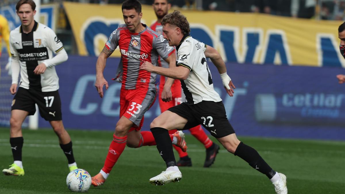 Parma vrea să se distanțeze de zona periculoasă, Cremonese speră la o minune Parma, clasată pe locul 12 în Serie B, vrea să acumuleze puncte prețioase pentru a se distanța definitiv de zona retrogradării