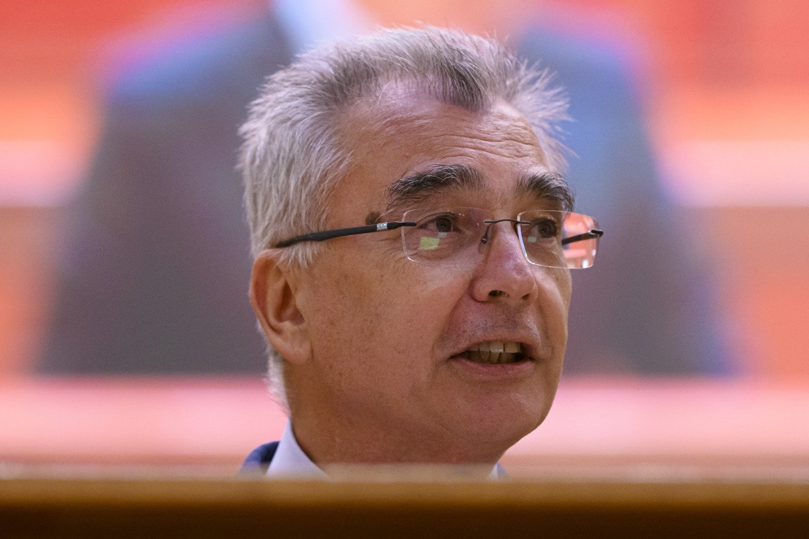 Peiu (AUR) critică dur Comisia Europeană pentru gestionarea politicii energetice Senatorul AUR, Petrișor Peiu, a lansat critici vehemente la adresa Comisiei Europene, acuzând instituția de nepricepere în gestionarea politicilor energetice