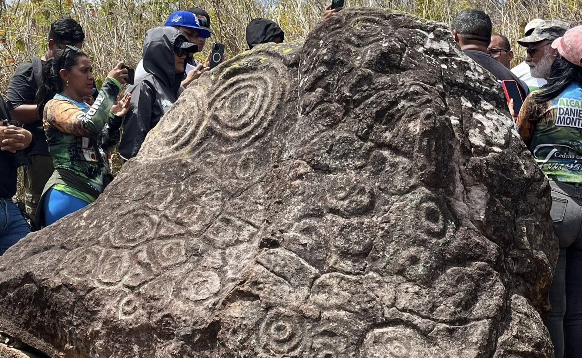 Petroglife antice descoperite în Venezuela: O nouă perspectivă asupra artei rupestre Noi descoperiri arheologice în Venezuela ar putea schimba percepția asupra istoriei simbolismului și a artei rupestre timpurii
