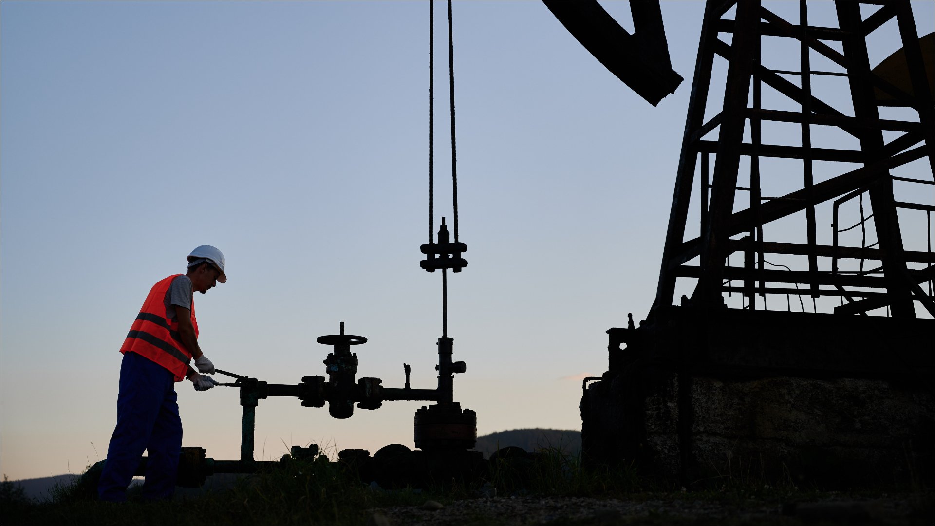 Petrolul s-ar putea ieftini dacă conflictul din Iran se va încheia rapid Prețul petrolului ar putea să scadă la valori cuprinse între 70 și 80 de dolari pe baril, dacă pagubele generate de conflictul din Iran rămân limitate