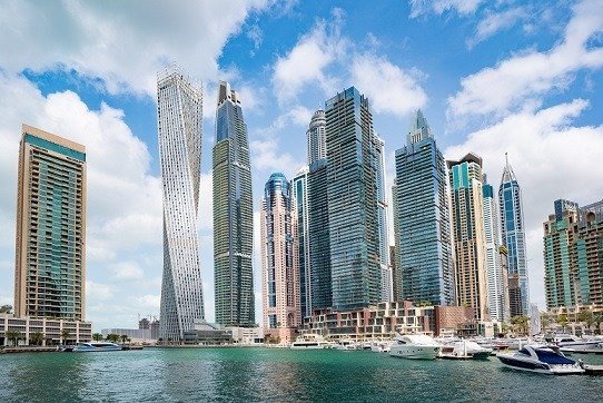 Dubai, lovit de criza turistică: Zeci de mii de angajați, în pericol Dubaiul, simbol al luxului și al turismului de lux, se confruntă cu o criză majoră