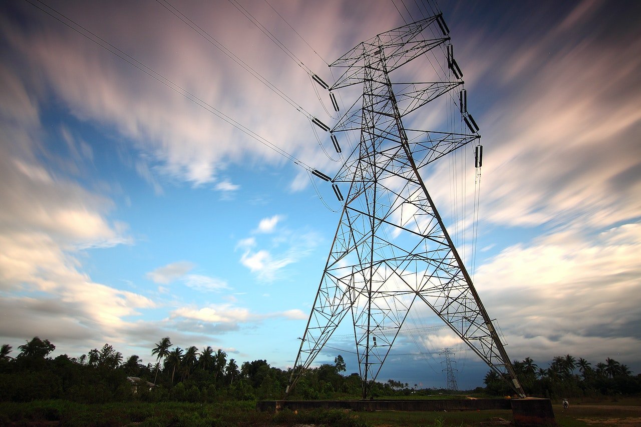 Bolojan: Demersuri pentru deblocarea racordărilor la rețeaua electrică, vizând „băieții deștepți” Premierul Ilie Bolojan a anunțat că, începând de săptămâna viitoare, vor fi demarate măsuri pentru deblocarea capacităților de racordare la rețeaua electrică