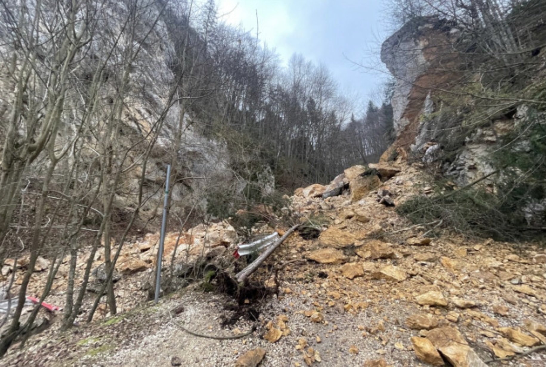 Pietrele lui Solomon din Brașov, alunecare pe versant