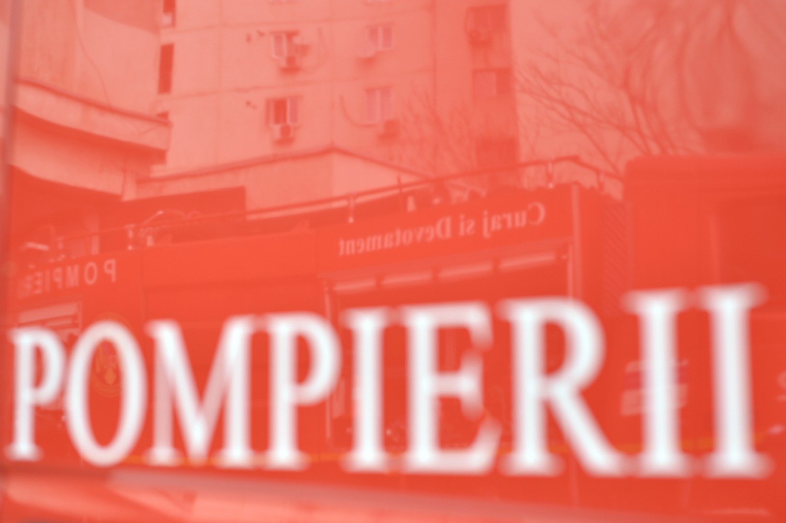 Femeie de 77 de ani decedată, mai mulți oameni evacuați