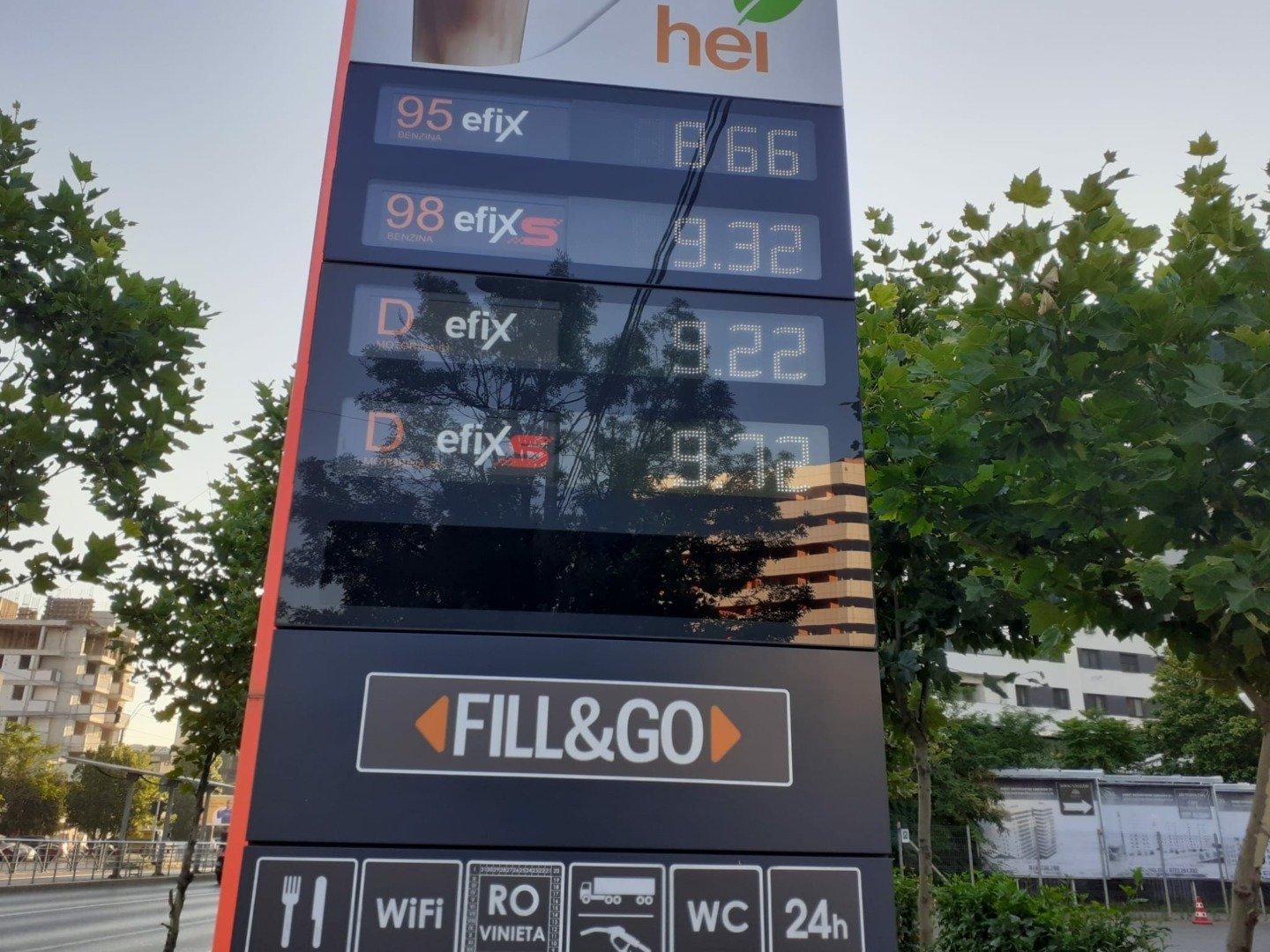 Guvernul amână ședința privind criza carburanților după refuzul CES Guvernul a amânat ședința extraordinară, programată pentru marți, ora 17:00, în urma refuzului Consiliului Economic și Social (CES) de a aviza favorabil Ordonanța de Urgență (OUG) privind declararea stării de criză pe piața carburanților